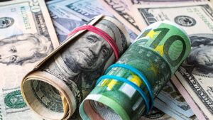 El euro sube a 1,0785 dólares en un día marcado por la inflación en EEUU