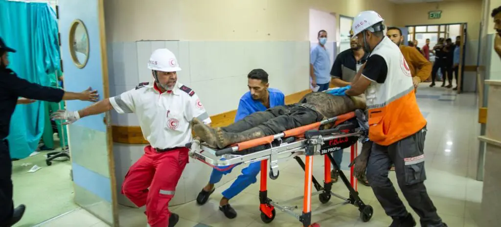 Hospitales de Gaza, muchos de ellos abarrotados y sin recursos