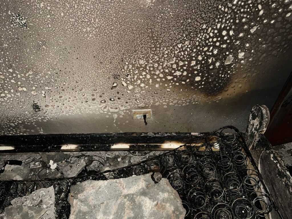 Bebé muere carbonizada en incendio de apartamento en Baní