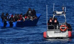 Repatrian a 62 migrantes dominicanos tras interceptar tres barcos en aguas de Puerto Rico