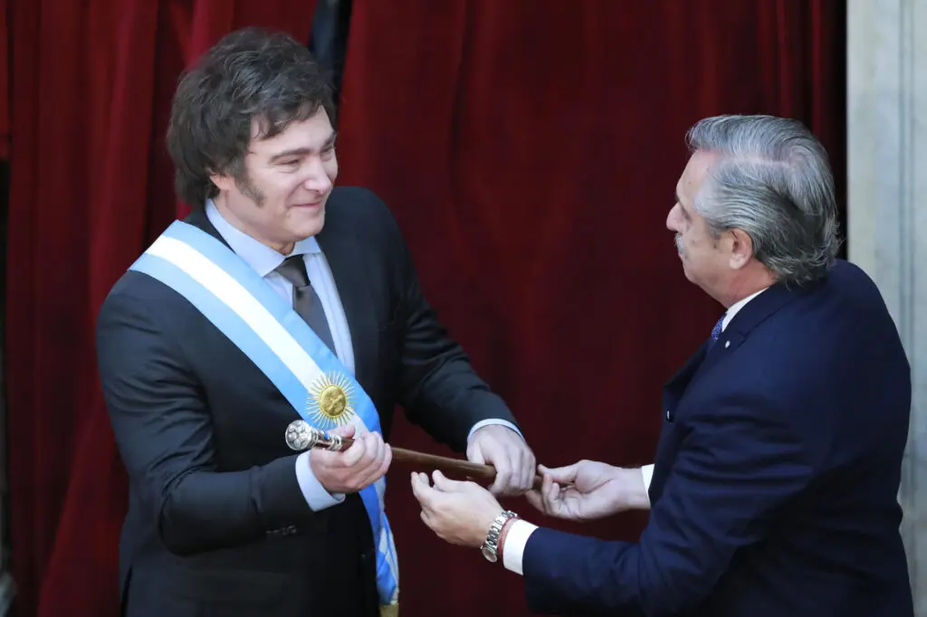 Milei juró "por Dios y por la patria" como nuevo presidente de Argentina