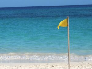 Bandera amarilla para playas de Puerto Plata por oleaje anormal
