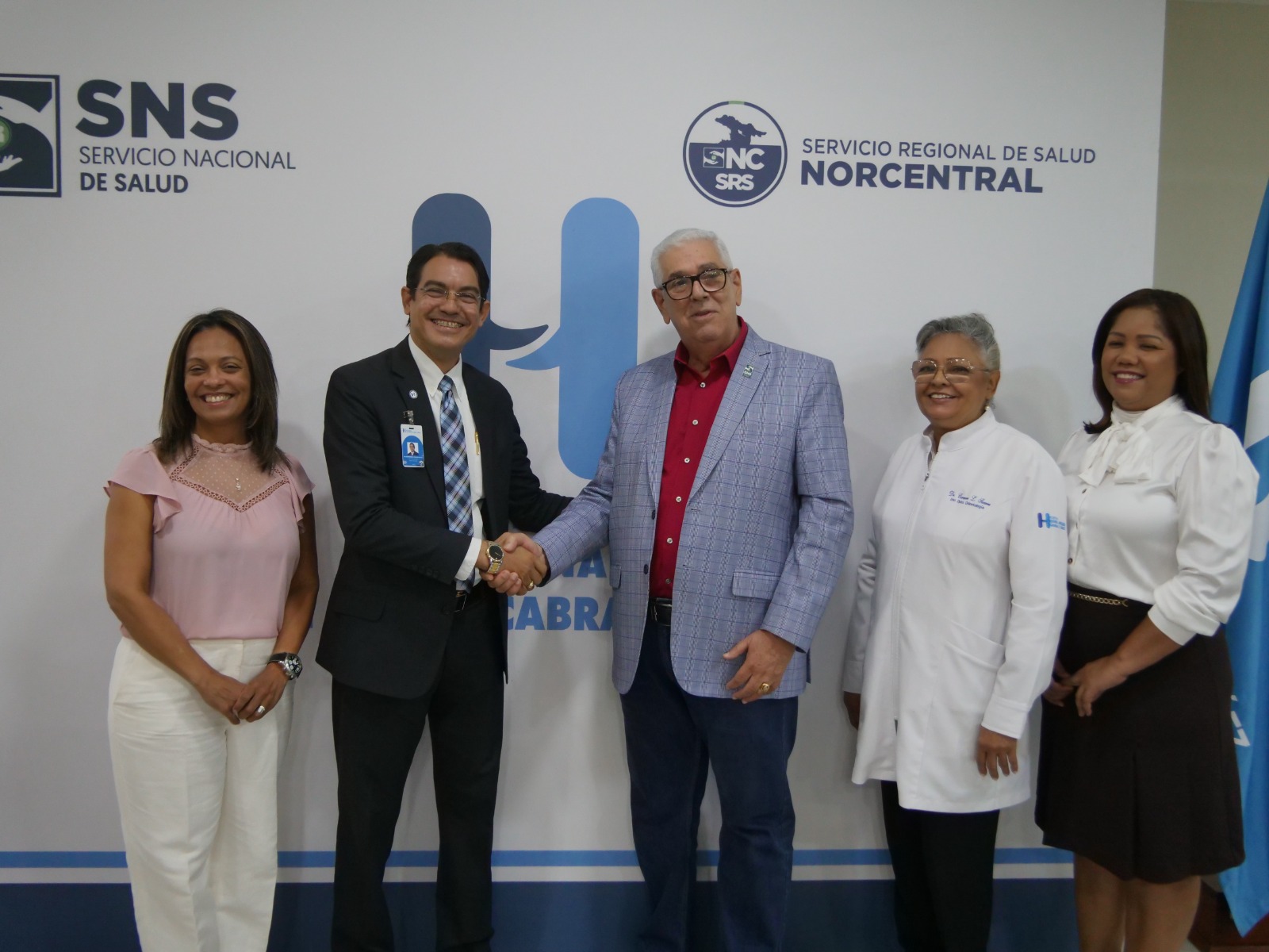 Hospital Cabral y Báez anuncia programa de implantes Dentales