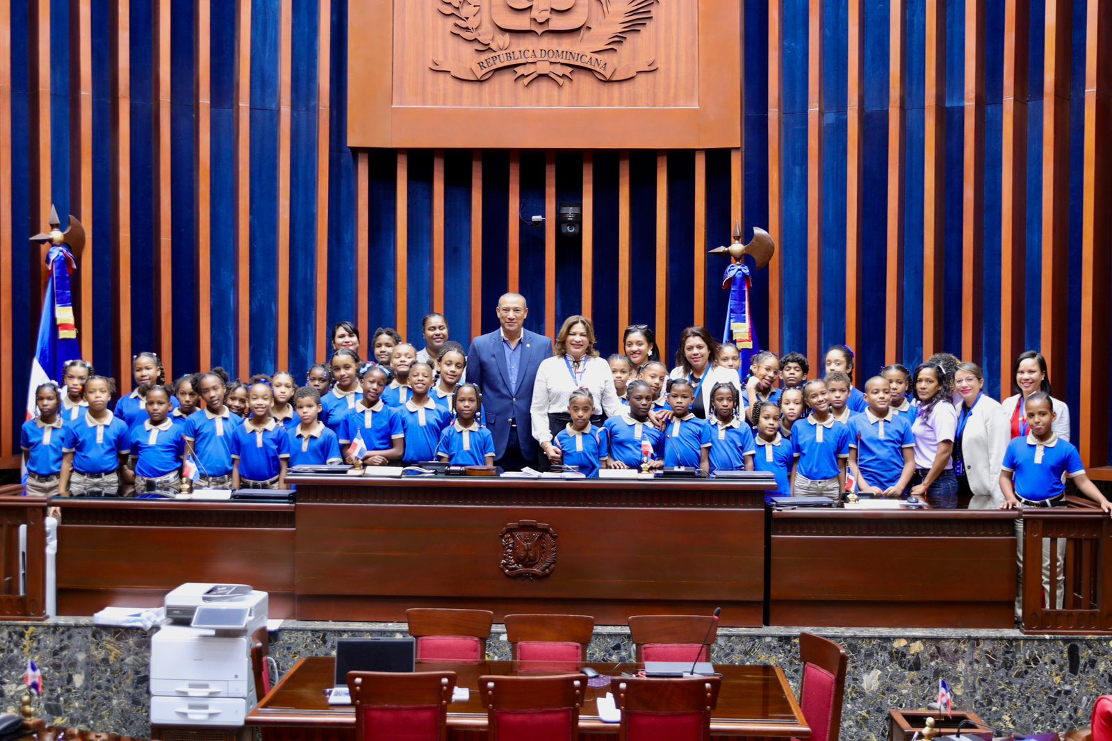 Senado recibe niños y niñas del Hogar Escuela Doña Chucha