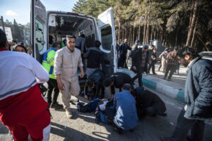 Al menos 103 muertos y 141 heridos en Irán en dos explosiones