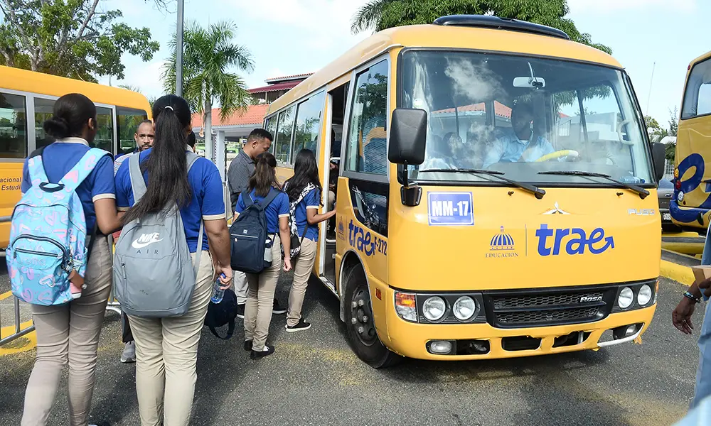 Más de 65 mil estudiantes de SDO se benefician Trae - Periódico elCaribe