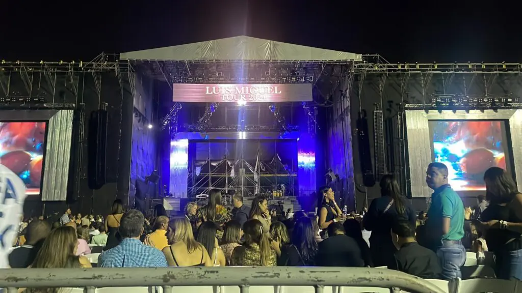 Los asistentes al concierto de Luis Miguel en República Dominicana se quedaron a la espera