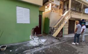 Mujer atropella a niño de 11 años y hiere a otro en Santiago