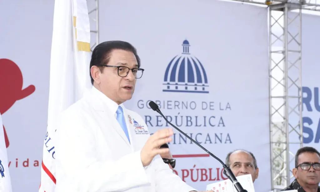 Salud Pública asiste a personas con “Ruta de la Salud” en Santiago