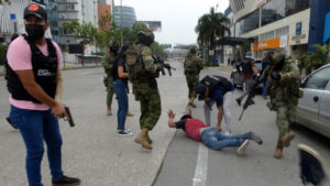 Terror en Ecuador: desde la toma de un canal de TV al conflicto armado