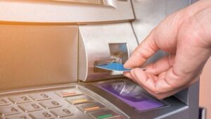 PN apresa antisocial cambiaba tarjetas en cajeros automáticos