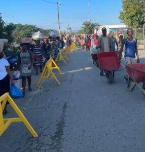 Haitianos visitan este viernes la feria del mercado fronterizo Dajabón