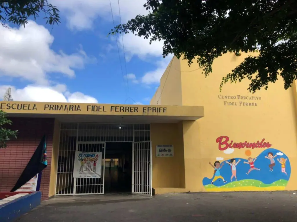 Minerd indica se trabaja en habilitación de un aula en Escuela Fidel Ferrer