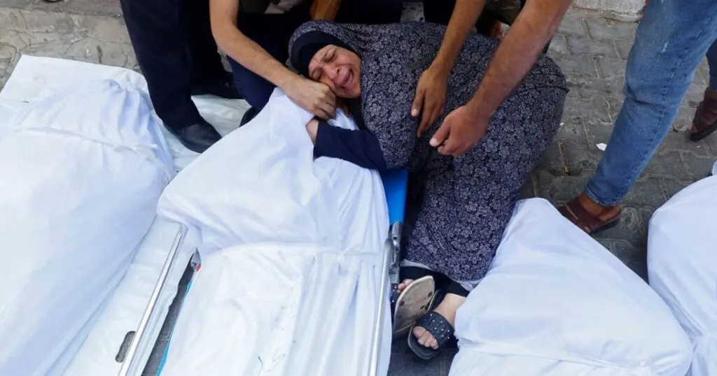 Dos madres mueren cada hora por la guerra en Gaza, recuerda ONU