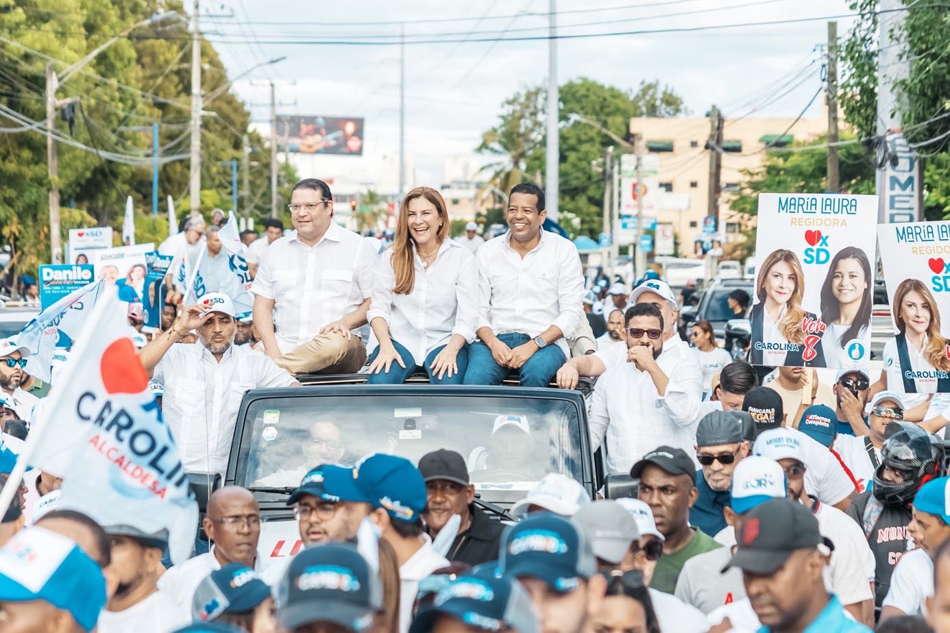 Ciudadanos DN recibieron con alegría a Carolina Mejía en caravana