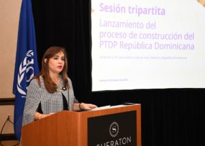 La presidente de la Copardom, Laura Peña Izquierdo, habla en la sesión tripartita de la OIT sobre trabajo decente.