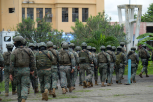 Militares de Ecuador mantendrán el control de las cárceles