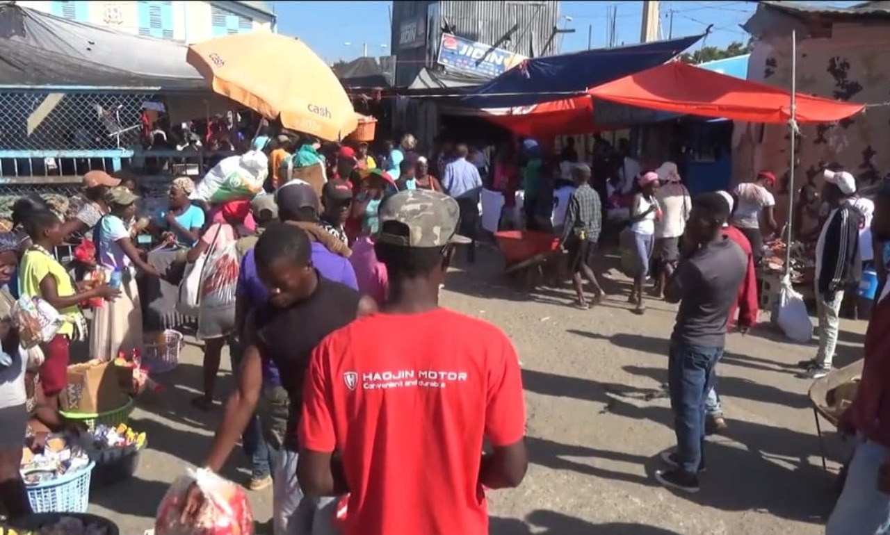 Mercado en la frontera de RD con Haití en Dajabón
