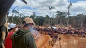 Videos del derrumbe de la mina ilegal en Venezuela que deja 30 muertos