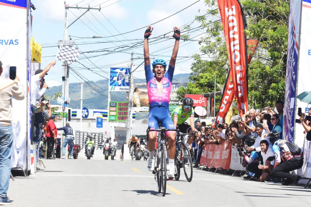 José Castillo es el campeón de la Vuelta Independencia
