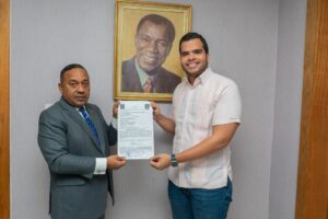 Vicente Sánchez Henríquez formaliza candidatura a diputado por el Distrito Nacional