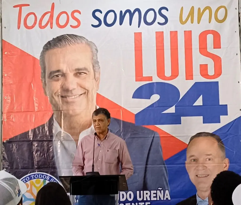 2- El alcalde electo en Santo Domingo Oeste, Francisco Peña, en su discurso