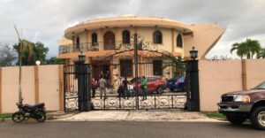 Emblemática casa de Johnny Ventura en venta por RD$ 100 Millones