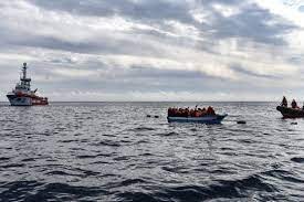 Embarcación con migrantes (foto de archivo)