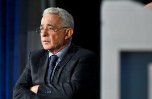 Álvaro Uribe a juicio en Colombia por sobornos y fraude procesal