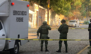 Tres cadáveres fueron localizados en una camioneta abandonada en el norte de México
