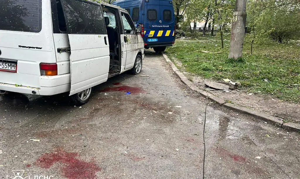 Misiles rusos impactan en una ciudad de Ucrania y matan a 17 personas