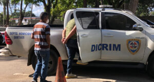 PN arresta dos hombres robando mercancías de empresa en Navarrete