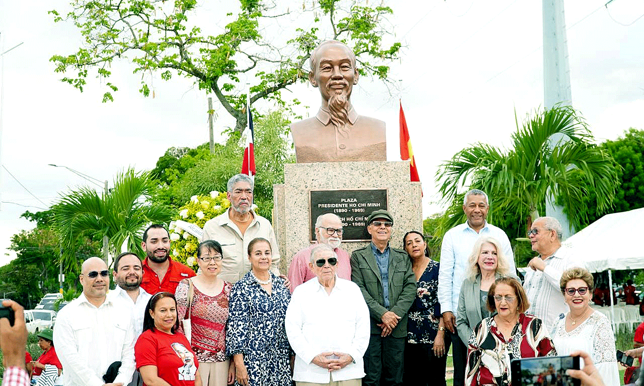 ASDES develiza busto en honor al líder vietnamita Ho Chi Minh ...