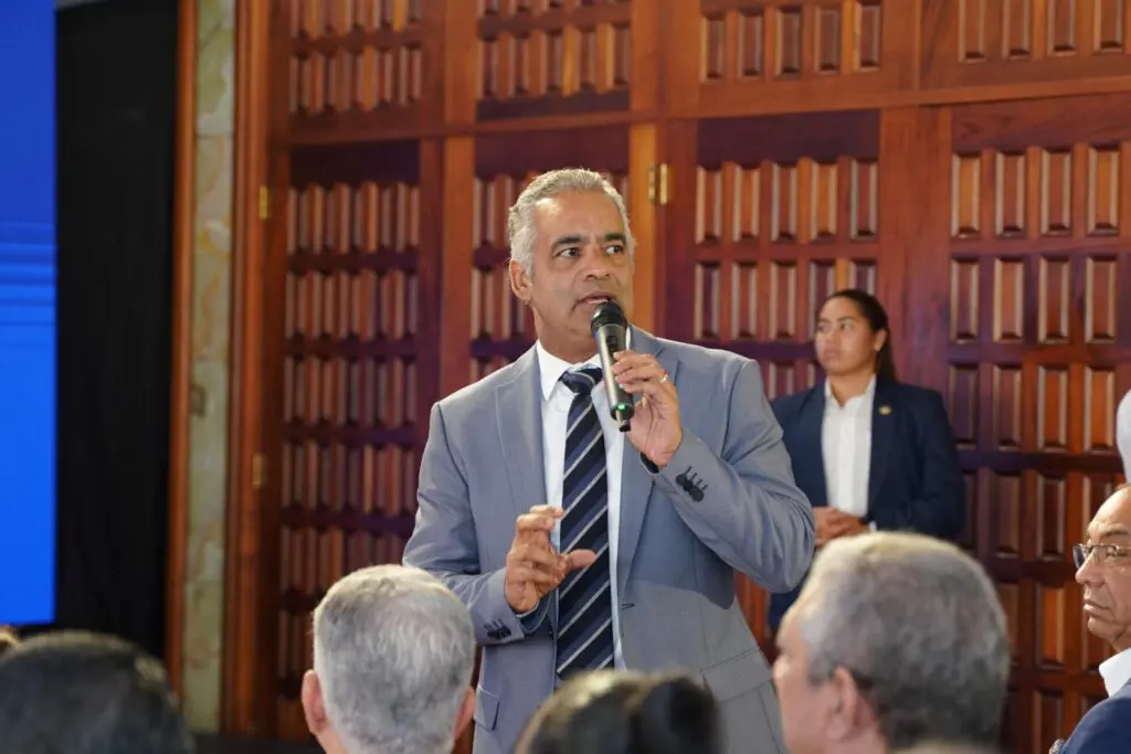 El ministro de la Presidencia, Joel Santos Echavarría, durante su intervención en el encuentro LA Semanal con la Prensa.