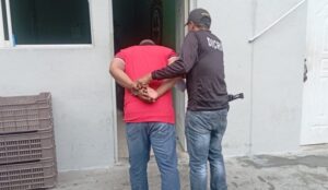 Policía captura en Villas Agrícolas a hombre que estaba prófugo