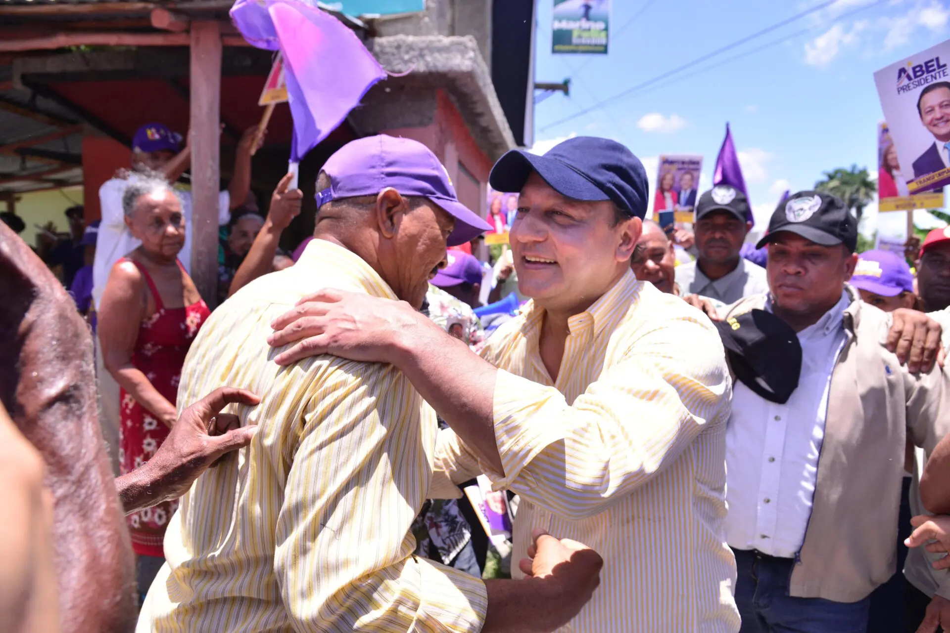 Abel inicia caravana en el sur; llama a votar temprano