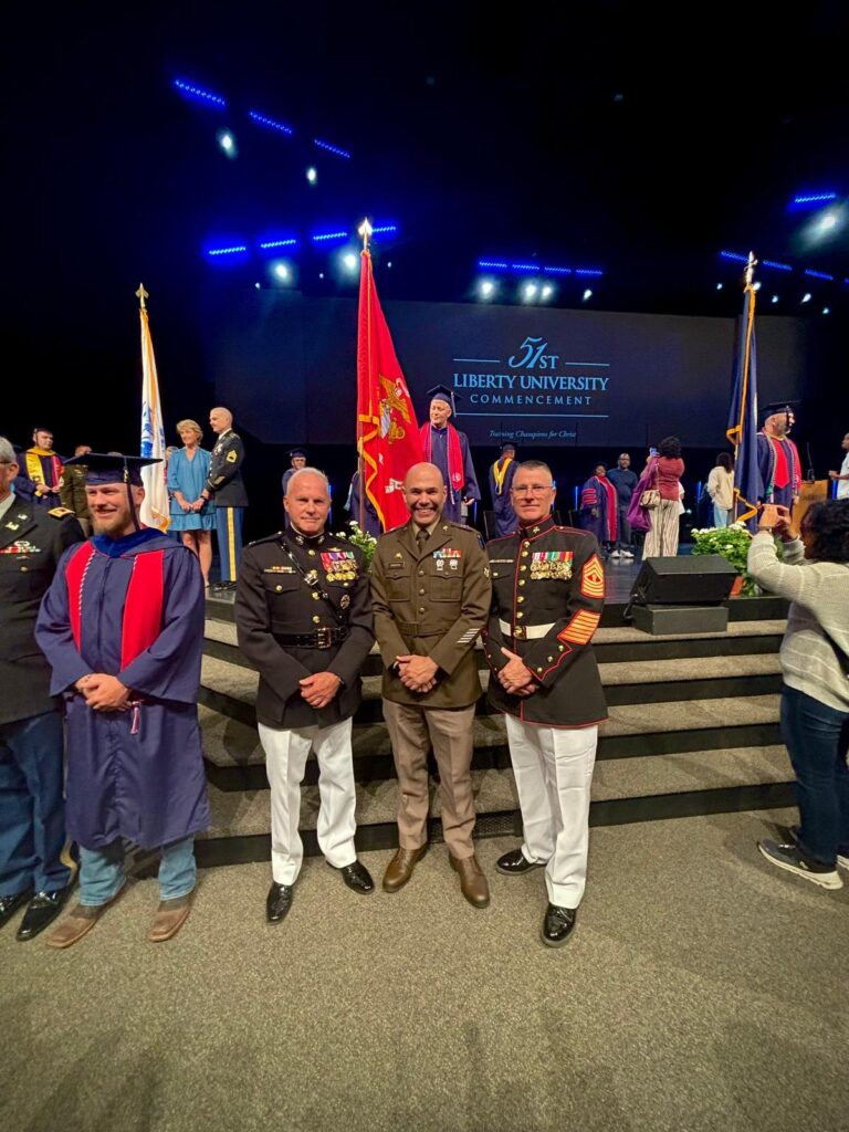Rusking Pimentel celebra  graduación académica con distinciones militares