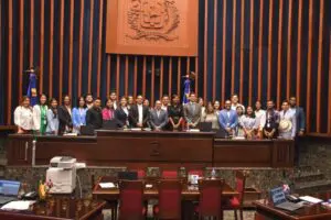 Observadores electorales de seis pauses visitan Senado RD