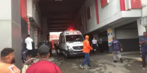 Cuatro muertos tras incendio en hotel Cabaña La Vía en Las Américas