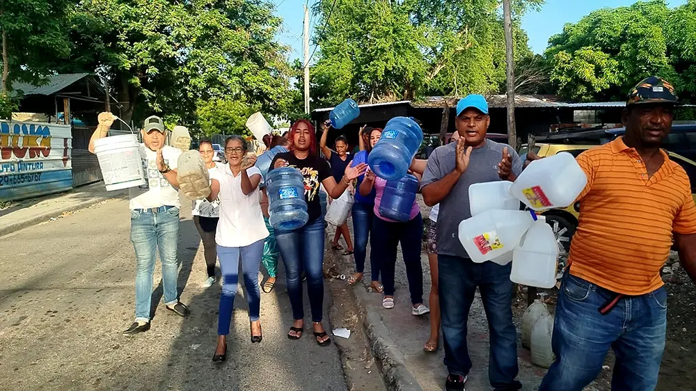 Protesta ante la aguda falta de agua potable - Periódico elCaribe