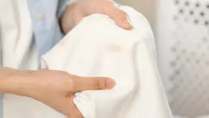 Bicarbonato de sodio para quitar manchas de maquillaje en la ropa
