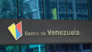 ¿Quiénes reciben el crédito por mil doláres del Banco de Venezuela?