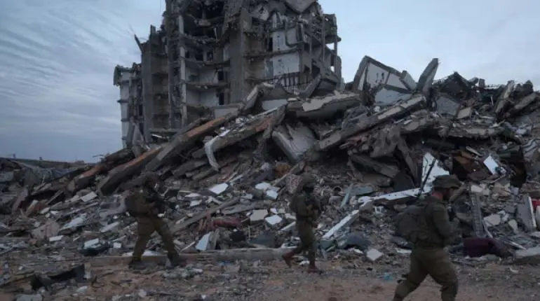 Los bombardeos israelíes matan a al menos 16 palestinos en el centro y ...