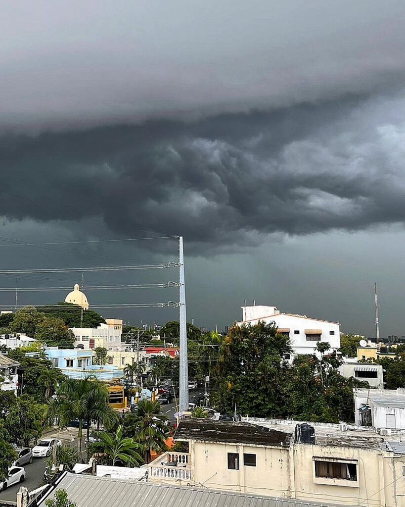 Onda tropical 18 eleva peligro de inundaciones en las próximas horas