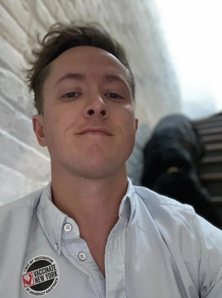 El profesor de Yale James Hamblin explicó por qué dejó de usar jabón en la ducha y desodorante durante cinco años