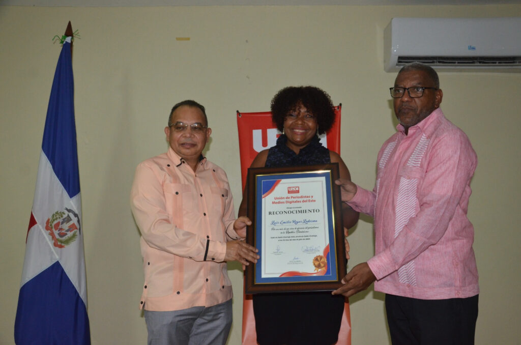 Upmedi recognizes journalists and communicators from SDE