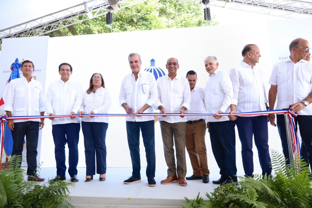 Government inaugurates Juan Veras-Las Yayitas highway