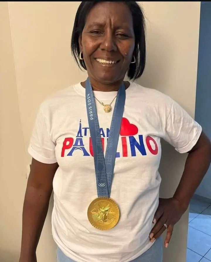 What Marileidy Paulino's mother did with the gold medal