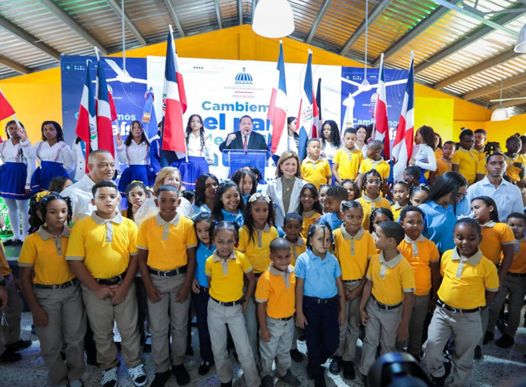 Vice President inaugurates educational, community and energy management projects in the Cibao