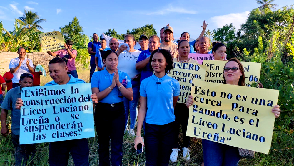 Hace 10 años una comunidad espera escuela